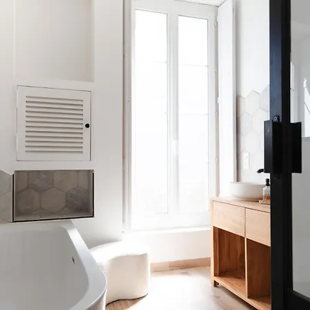 Haussmannien Des Jardins De La Fontaine 公寓 *