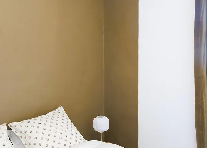 Haussmannien Des Jardins De La Fontaine דירה נים